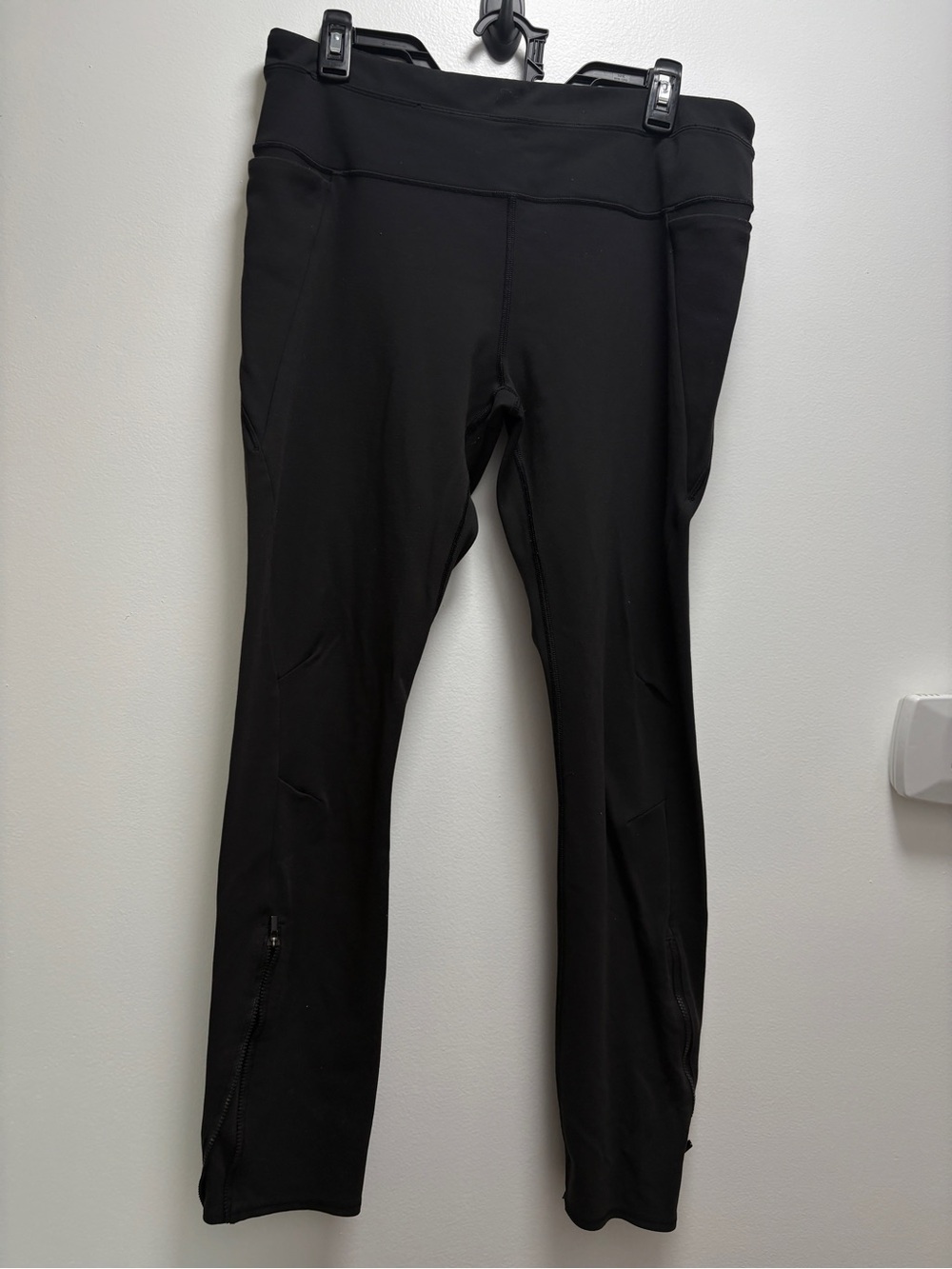 Athleta Black Women’s Leggings with Ankle Zips | L | athletic performance